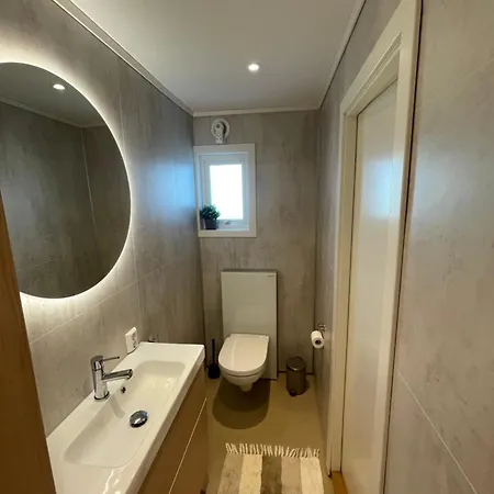 Lägenhet House In - 5 Min Walk To The Ons 2024