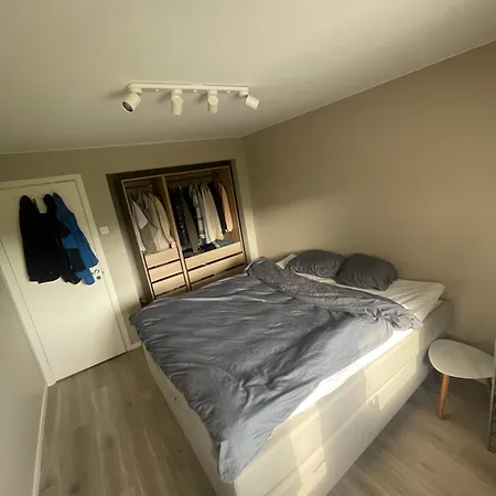 Lägenhet House In - 5 Min Walk To The Ons 2024 *